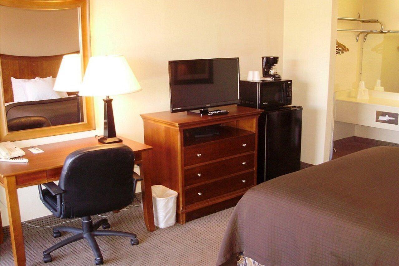 Trade Winds Central Inn Tulsa Extérieur photo