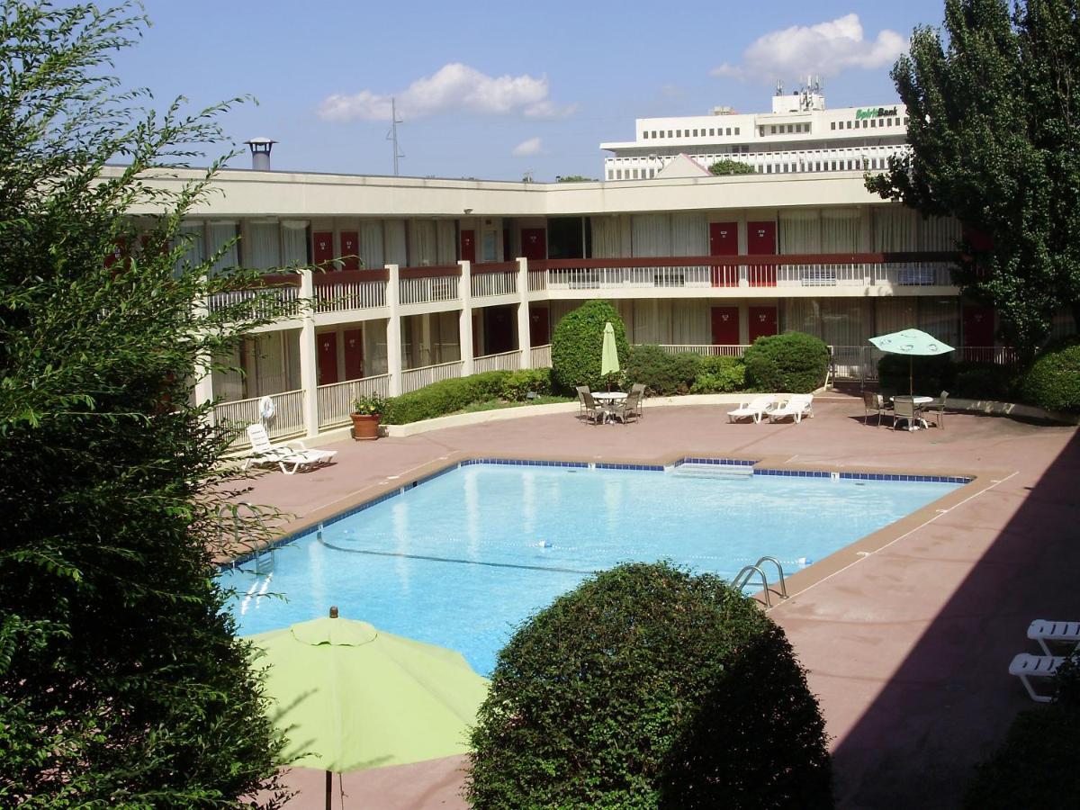 Trade Winds Central Inn Tulsa Extérieur photo