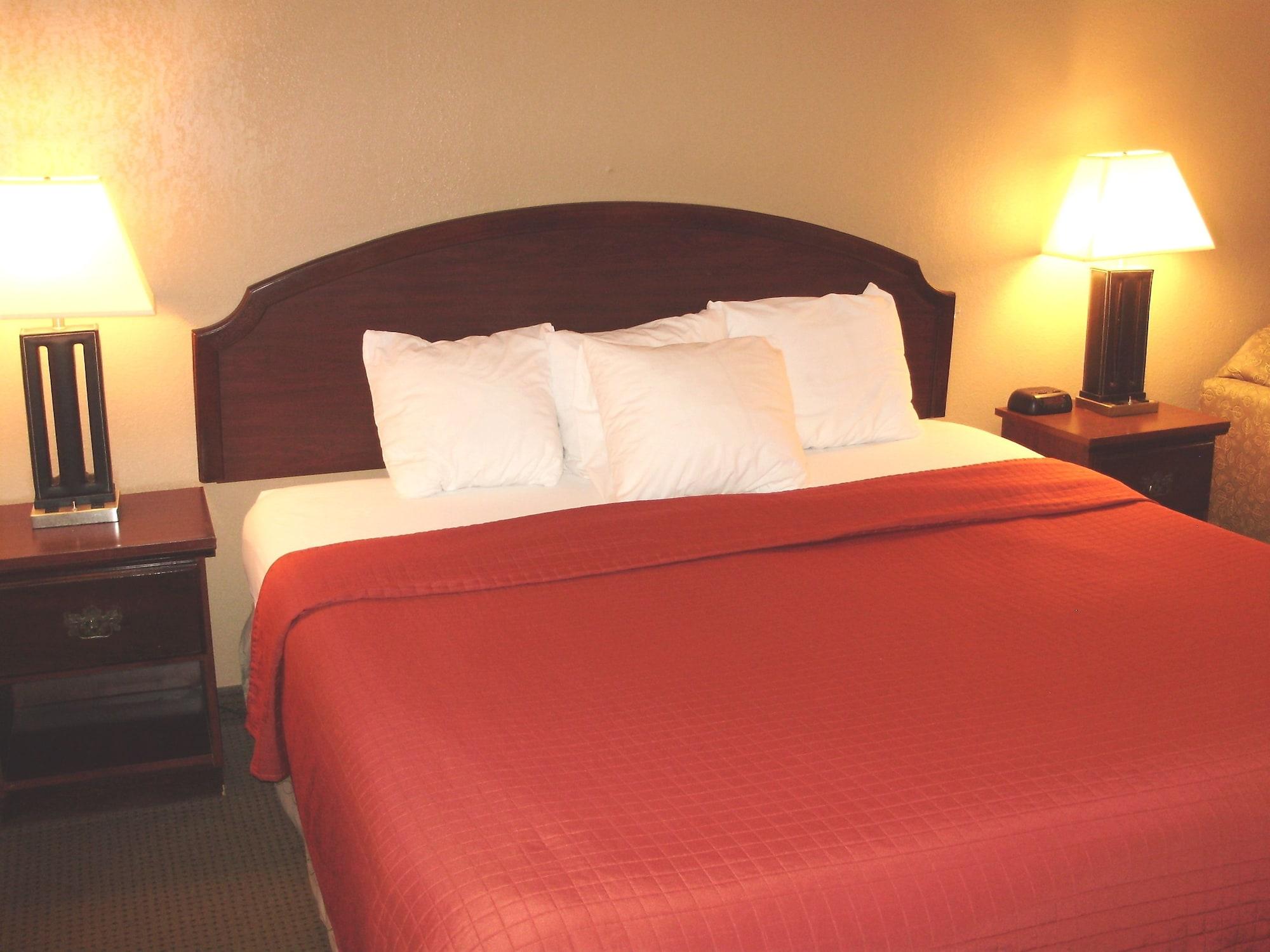 Trade Winds Central Inn Tulsa Extérieur photo