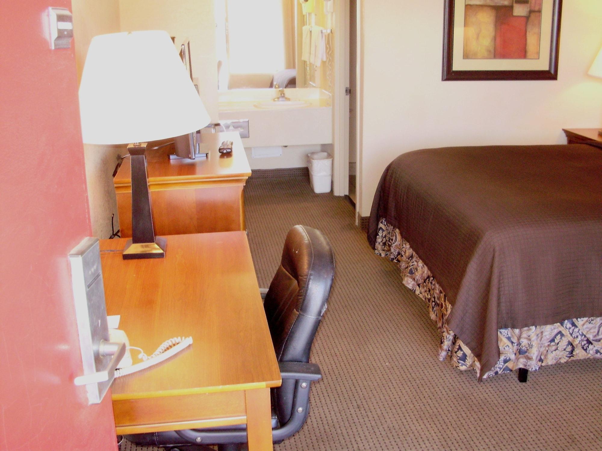 Trade Winds Central Inn Tulsa Extérieur photo