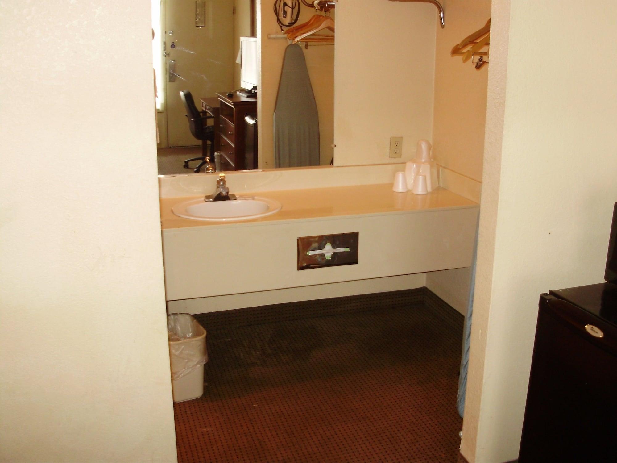 Trade Winds Central Inn Tulsa Extérieur photo
