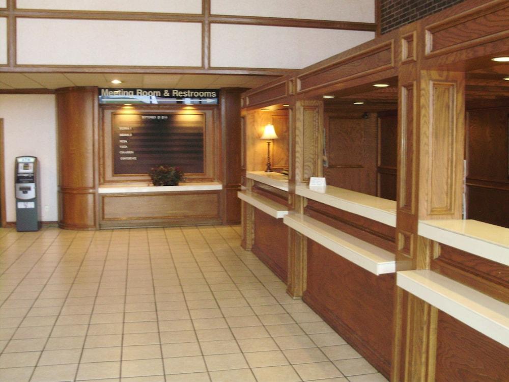 Trade Winds Central Inn Tulsa Extérieur photo