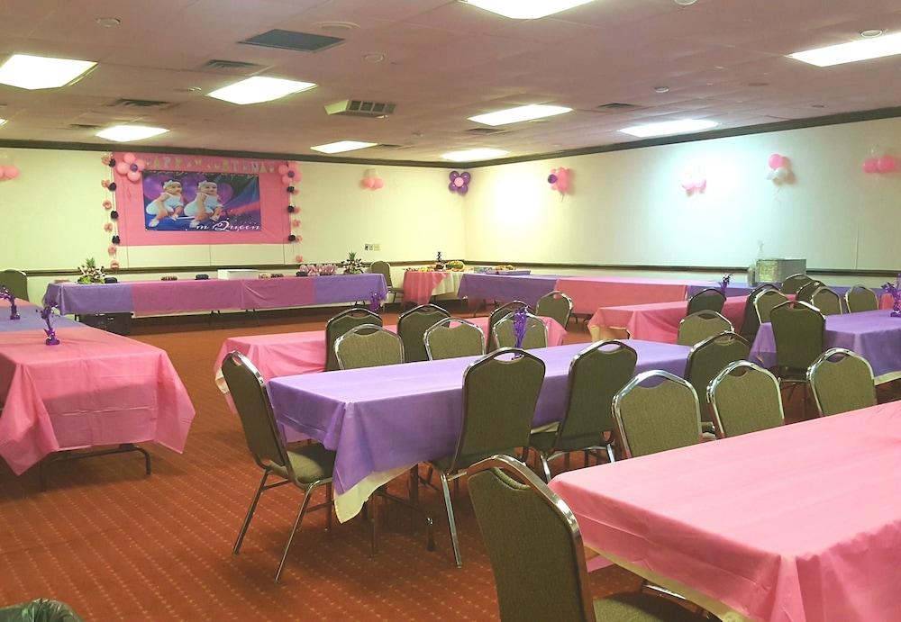 Trade Winds Central Inn Tulsa Extérieur photo