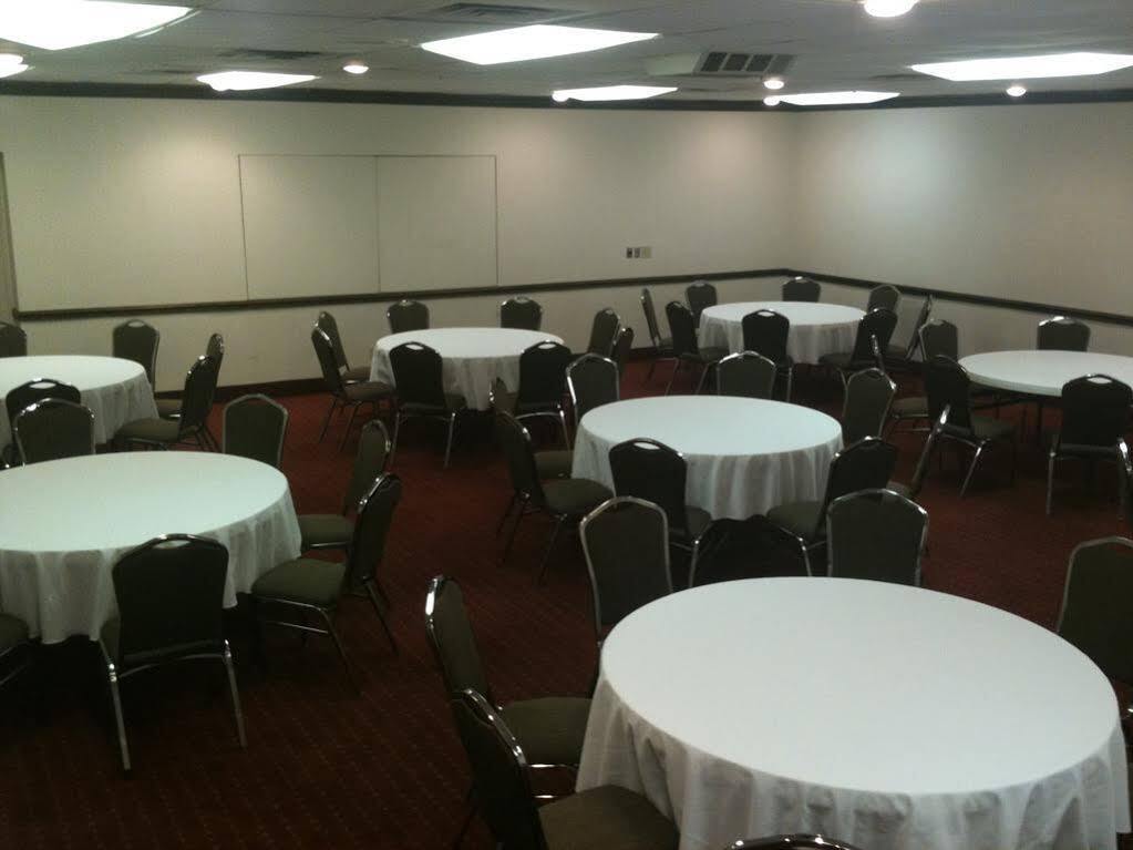 Trade Winds Central Inn Tulsa Extérieur photo