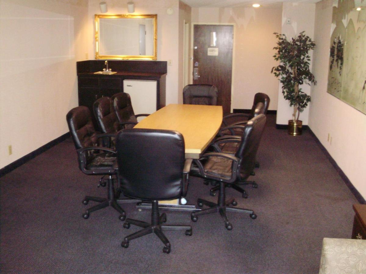 Trade Winds Central Inn Tulsa Extérieur photo